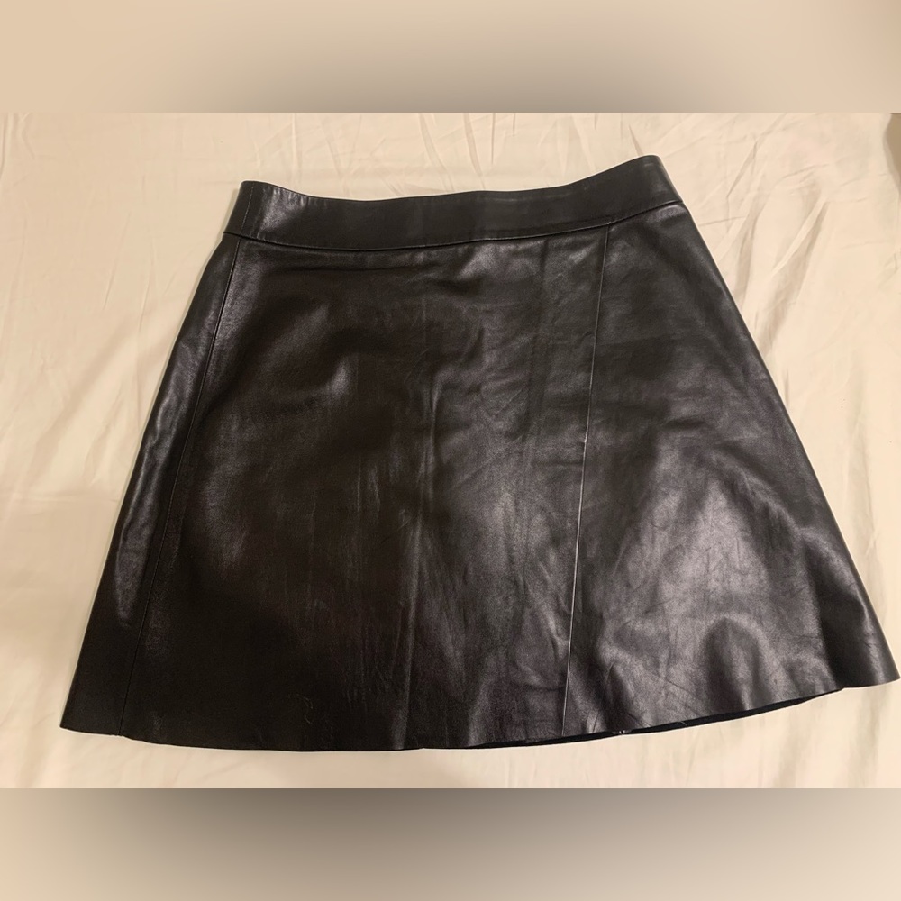 Alice and Olivia lamb leather mini skirt never worn 18 inch length 30 inch waist